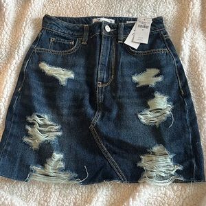 Hollister distressed Jean skirt never worn NWT— OBO